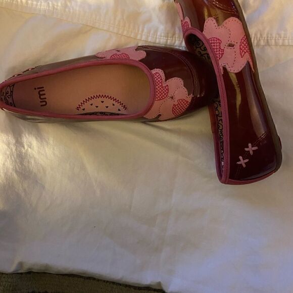 Umi Girls Size 33 Shoe in Canada That Is a Size 2. Perfect Condition. - Picture 4 of 5